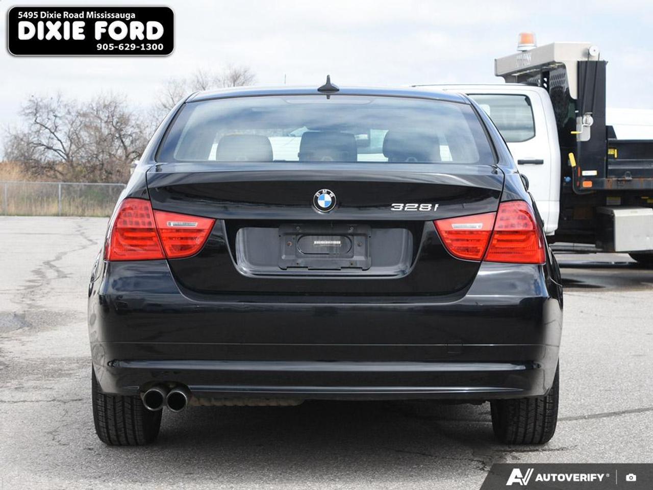 2011 BMW 3 Series 328i xDrive AWD Classic Edition Photo4