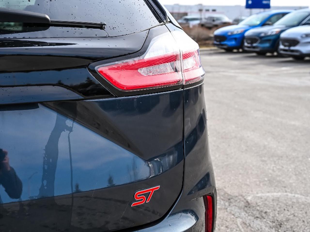 2023 Ford Edge ST Photo