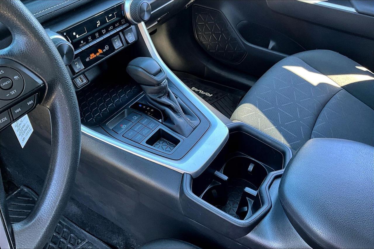 2024 Toyota RAV4 LE Photo