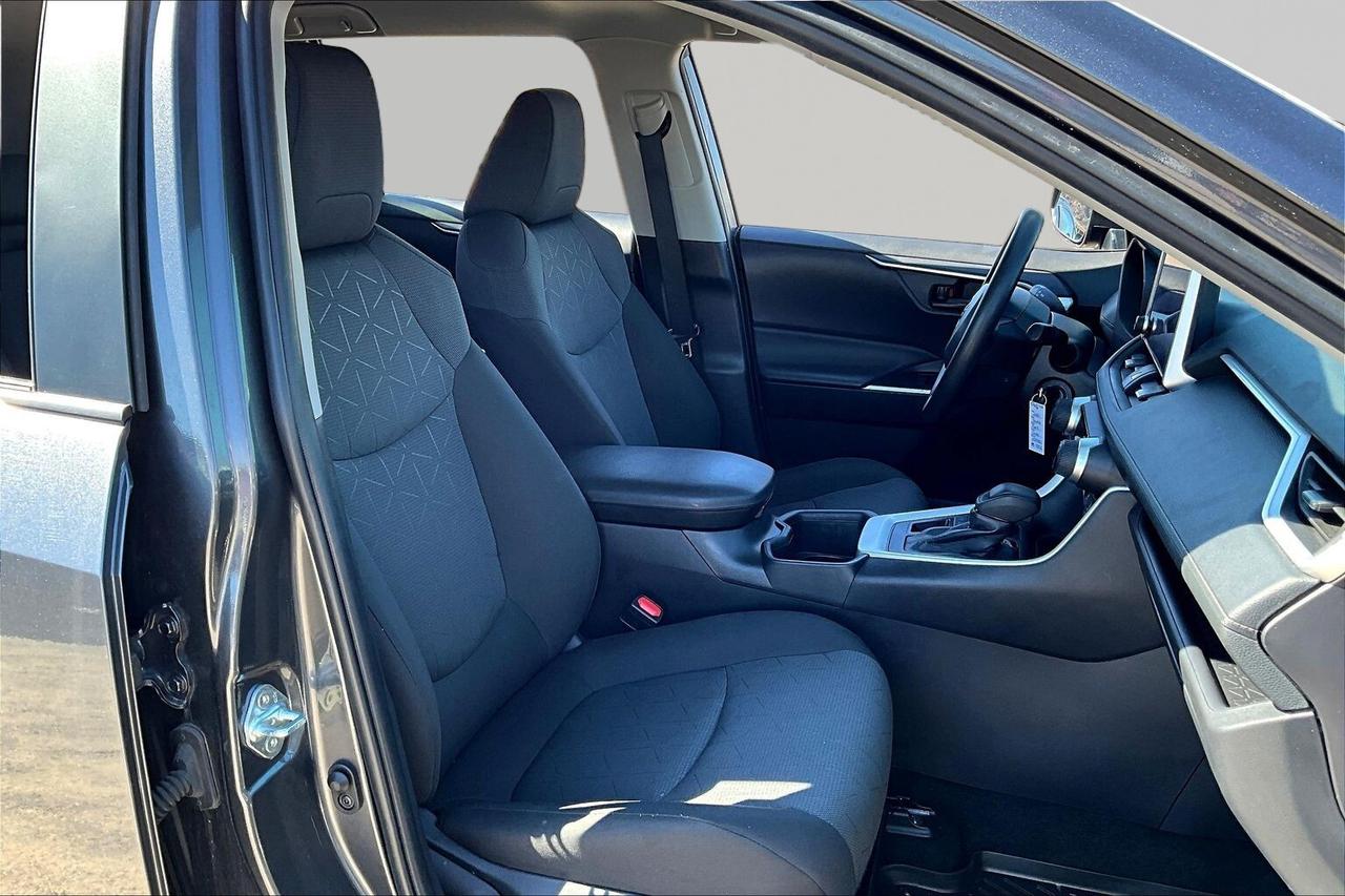 2024 Toyota RAV4 LE Photo