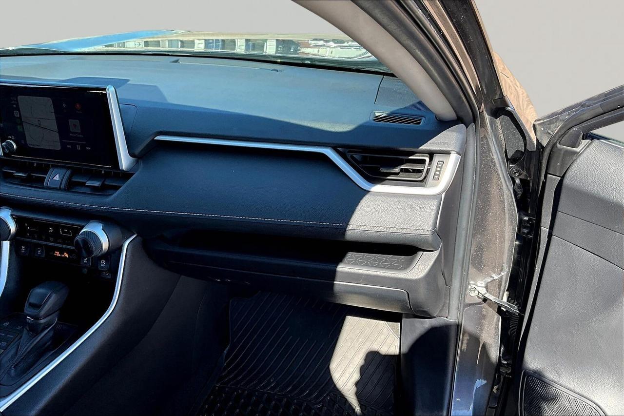 2024 Toyota RAV4 LE Photo