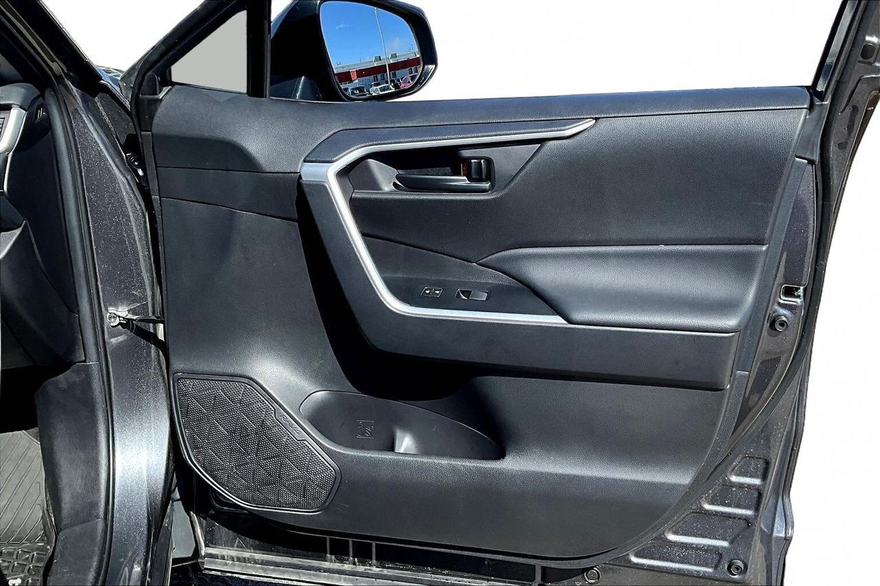 2024 Toyota RAV4 LE Photo