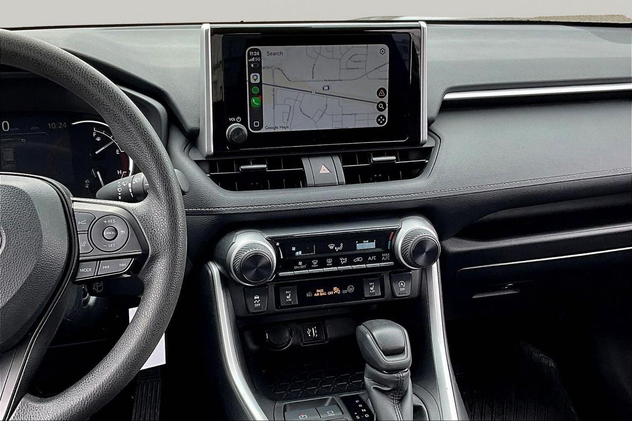 2024 Toyota RAV4 LE Photo4