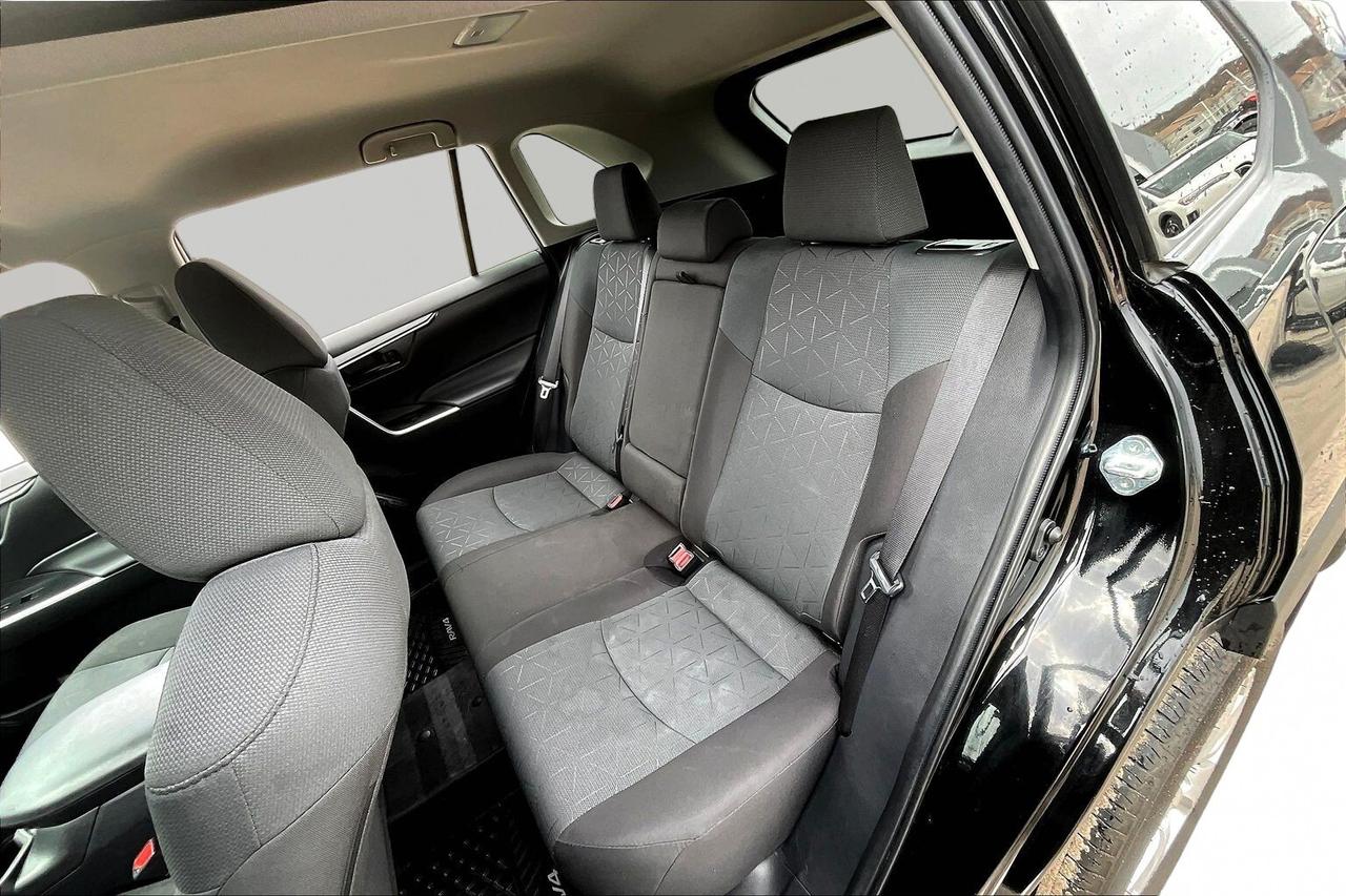 2024 Toyota RAV4 LE Photo
