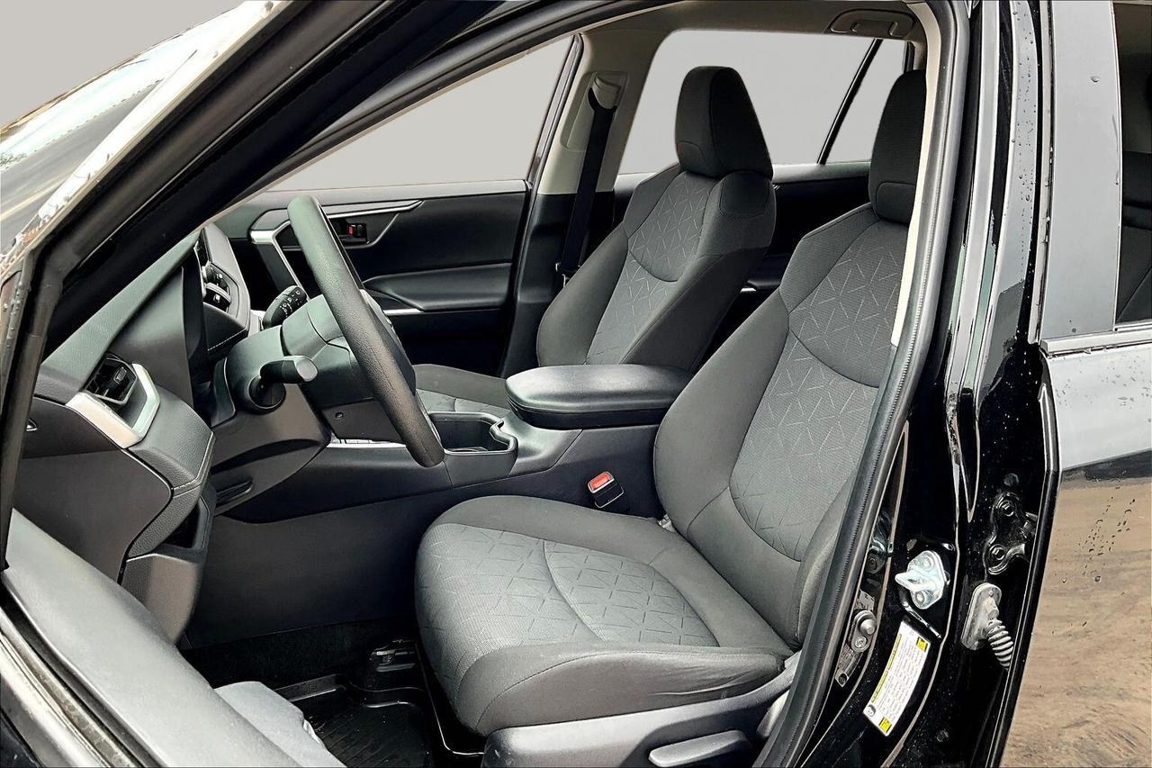 2024 Toyota RAV4 LE Photo