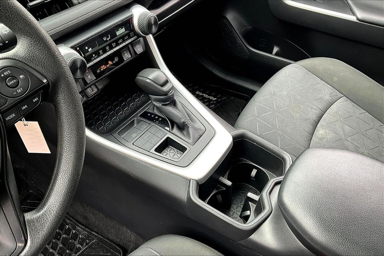 2024 Toyota RAV4 LE Photo
