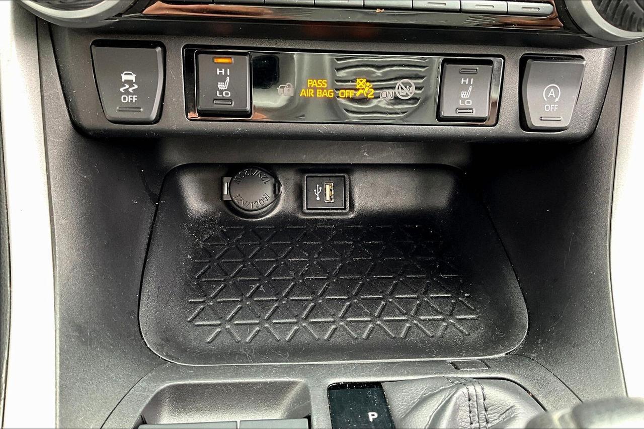 2024 Toyota RAV4 LE Photo