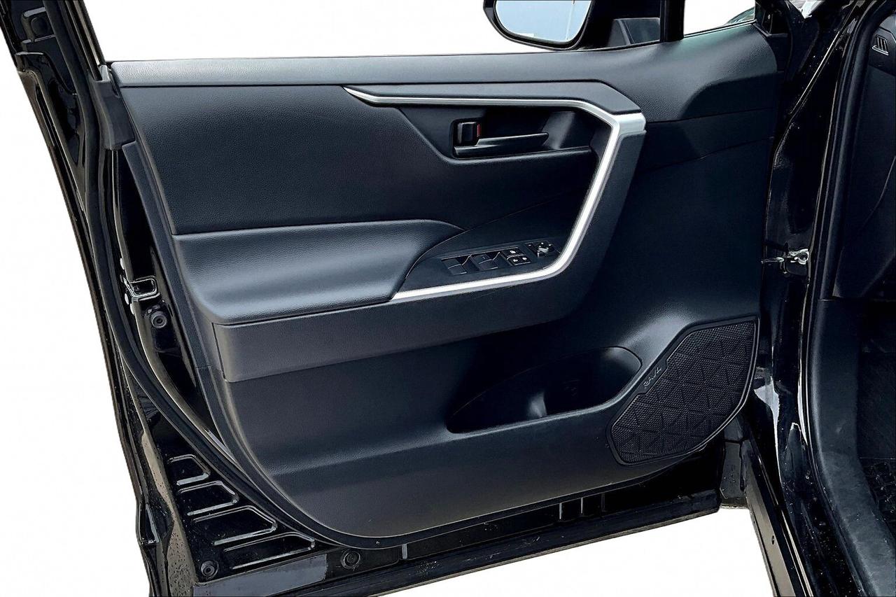 2024 Toyota RAV4 LE Photo