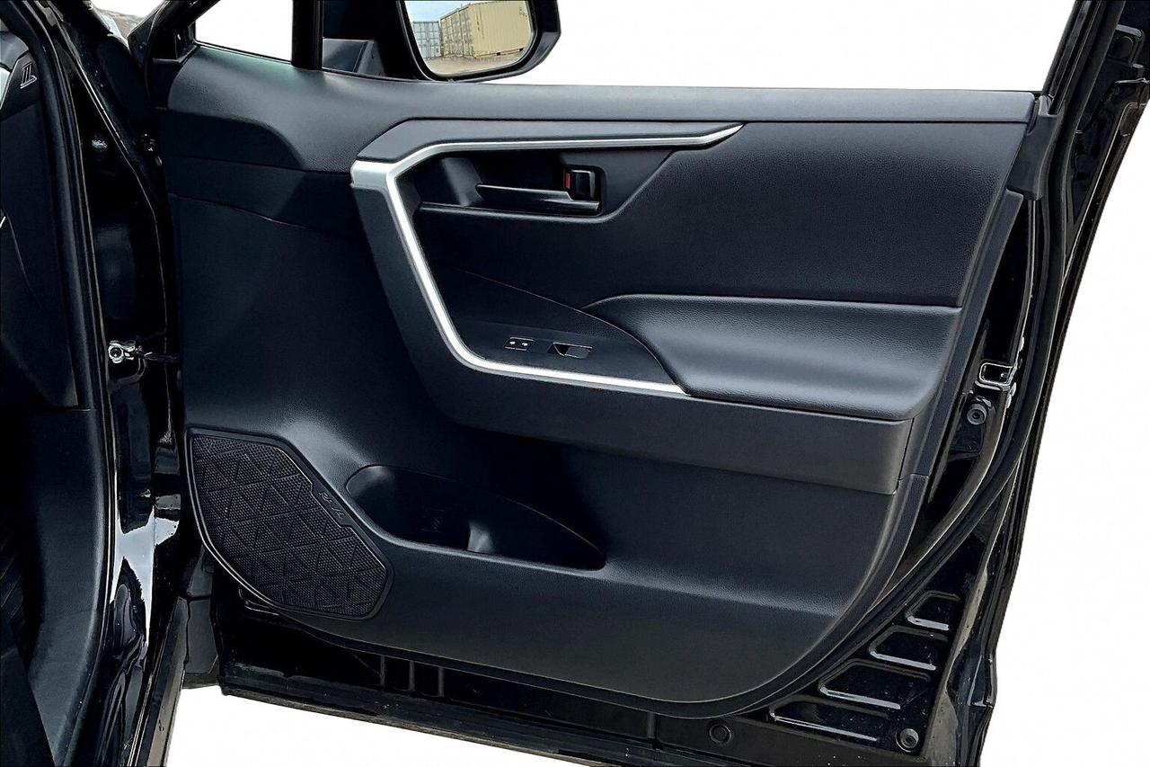 2024 Toyota RAV4 LE Photo