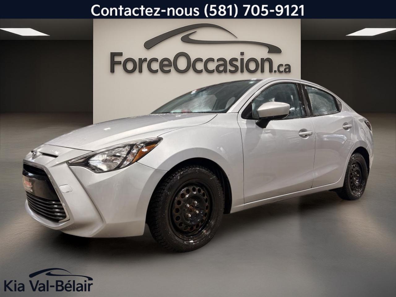 Jamais accidenté // Inspecté en 135 points

Cette Toyota Yaris Manuelle 2017 * CRUISE * RADIO * BLUETOOTH * BOUTON-POUSSOIR *
usagée propose une formule simple et efficace pour les déplacements quotidiens à Québec. 
Avec son moteur de 1,5 litre à essence, sa transmission manuelle 6 vitesses,
ses 95 236 km à lodomètre et sa carrosserie grise à 4 portes, 
ce véhicule mise sur lessentiel bien équipé.

CARACTÉRISTIQUES DE SÉCURITÉ AVANCÉES
»» Freins antiblocage ABS de série
»» Contrôle de stabilité inclus
»» Coussins gonflables latéraux et latéraux de tête
»» Surveillance de la pression des pneus

PERFORMANCE ET EFFICACITÉ
»» Moteur 1,5 litre à essence
»» Transmission manuelle 6 vitesses
»» Traction avant pour conduite prévisible
»» Direction assistée pour manoeuvres facilitées

CONFORT
»» Climatisation avant incluse
»» Régulateur de vitesse sur autoroute
»» Vitres électriques pratiques au quotidien
»» Volant réglable avec commandes audio

TECHNOLOGIE ET CONNECTIVITÉ
»» Intégration Bluetooth incluse
»» Radio avec commandes au volant
»» Démarrage par bouton-poussoir
»» Rétroviseurs électriques et chauffants

ESPACE DE CHARGEMENT
»» Coffre arrière avec accès pratique
»» Configuration berline à 4 portes
»» Pneu de secours inclus
»» Dégivreur de vitre arrière utile lhiver

APPRÉCIÉ DES AUTRES PROPRIÉTAIRES
»» Consommation raisonnable au quotidien
»» Format facile à stationner en ville
»» Commandes simples à utiliser
»» Coûts dutilisation généralement contenus

GARANTIE
»» Garantie légale seulement
»» Garantie dusage
»» Garantie de durée raisonnable
»» Garantie contre les vices cachés

Cette Toyota Yaris 2017 MANUELLE * A/C * CRUISE * RADIO * BLUETOOTH * convient bien à lacheteur qui recherche un véhicule compact, économique à utiliser et facile à prendre en main. Sa transmission manuelle 6 vitesses plaira à ceux qui aiment garder le contrôle, tandis que léquipement déjà en place ajoute une vraie commodité au quotidien.

Sa présentation argent avec intérieur noir lui donne un style sobre et passe-partout. Les 4 portes facilitent laccès pour les passagers, et lensemble des commandes demeure direct et simple à comprendre. Pour un usage urbain, les déplacements au travail ou les commissions, ce véhicule reste dans une zone pratique et accessible.

Léquipement annoncé répond à des besoins concrets: climatisation avant pour lété, régulateur de vitesse pour les trajets réguliers, Bluetooth pour les appels mains libres et commandes audio au volant pour limiter les distractions. Les rétroviseurs chauffants et le dégivreur de vitre arrière sont aussi des éléments utiles dans le contexte hivernal de Québec.

Du côté sécurité, la présence du contrôle de stabilité, des freins ABS, des coussins gonflables latéraux, des coussins gonflables latéraux de tête et de la surveillance de la pression des pneus ajoute des fonctions importantes pour la conduite de tous les jours. La traction avant contribue aussi à un comportement routier connu et rassurant.

Offerte chez Kia Val-Bélair à Québec, cette Toyota Yaris 2017 MANUELLE * A/C * CRUISE * RADIO * BLUETOOTH * représente une option sensée pour qui veut une berline sous-compacte usagée avec équipement ciblé, kilométrage affiché de 94 321 km et garantie de bon fonctionnement de type D conforme à la garantie légale seulement.

Le NIV de ce Toyota Yaris Manuelle 2017 * A/C * CRUISE * RADIO * BLUETOOTH * BOUTON-POUSSOIR * est le 3MYDLBYV4HY193745 .

Garantie prolongée disponible, livraison en 48h