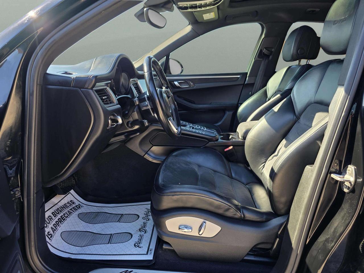 2018 Porsche Macan GTS AWD Photo