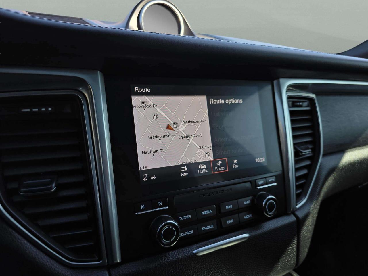 2018 Porsche Macan GTS AWD Photo