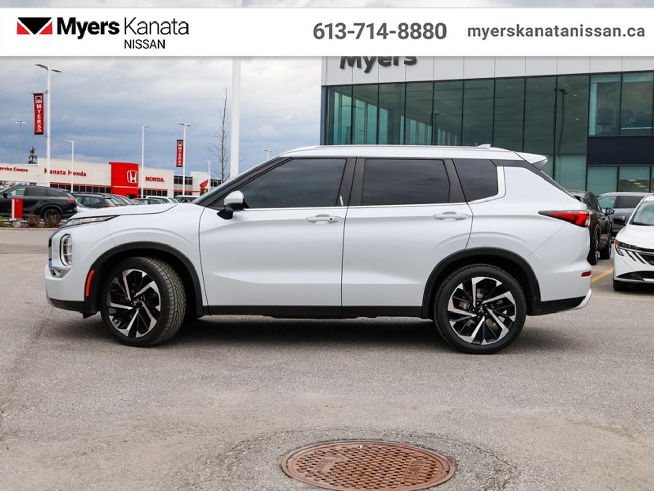 2023 Mitsubishi Outlander SE S-AWC  - Sunroof - $201 B/W Photo4