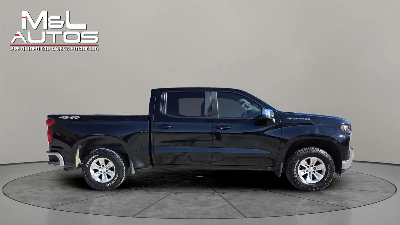 2021 Chevrolet Silverado 1500 4WD Crew Cab 147" LT Photo3