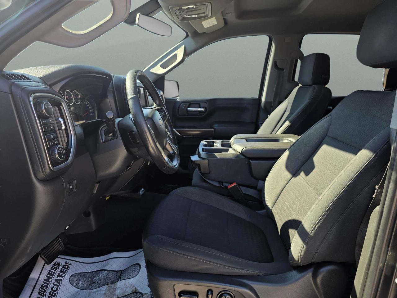 2021 Chevrolet Silverado 1500 4WD Crew Cab 147" LT Photo
