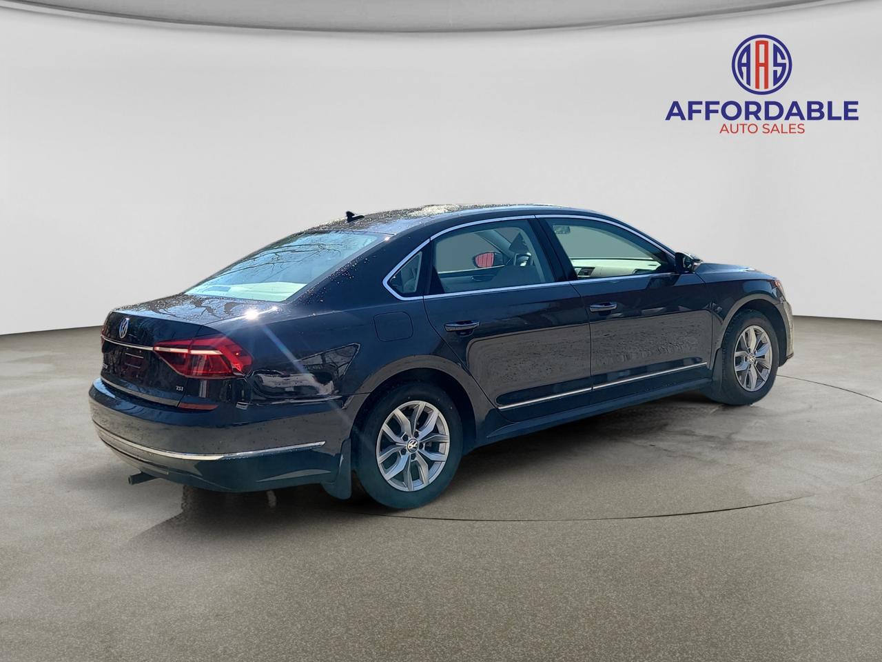 2017 Volkswagen Passat Trendline+ Photo