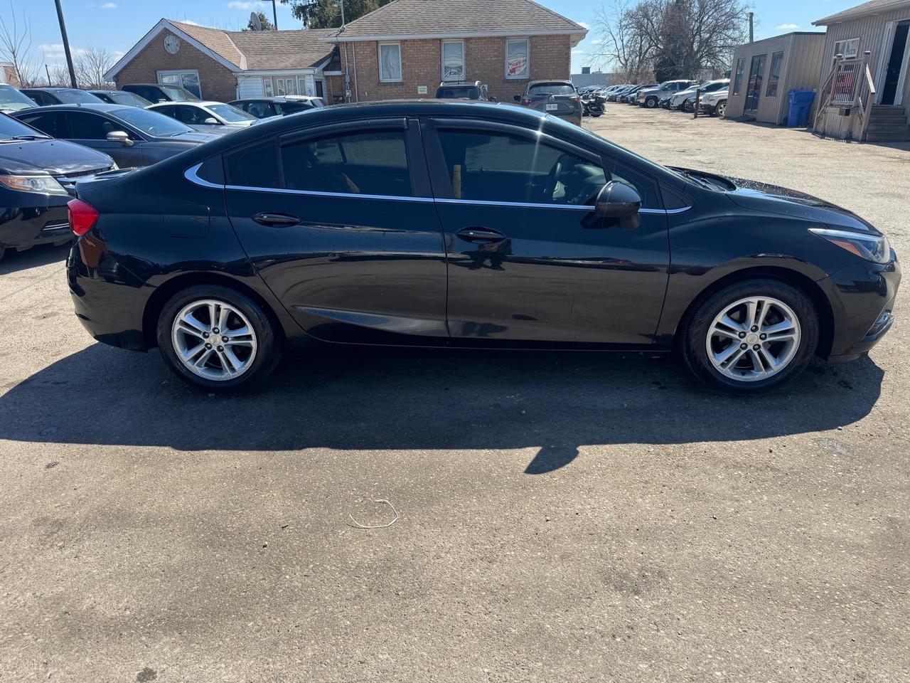 2016 Chevrolet Cruze LT, NO ACCIDENTS, DEALER SERVICED, 2 SETS WHEELS Photo