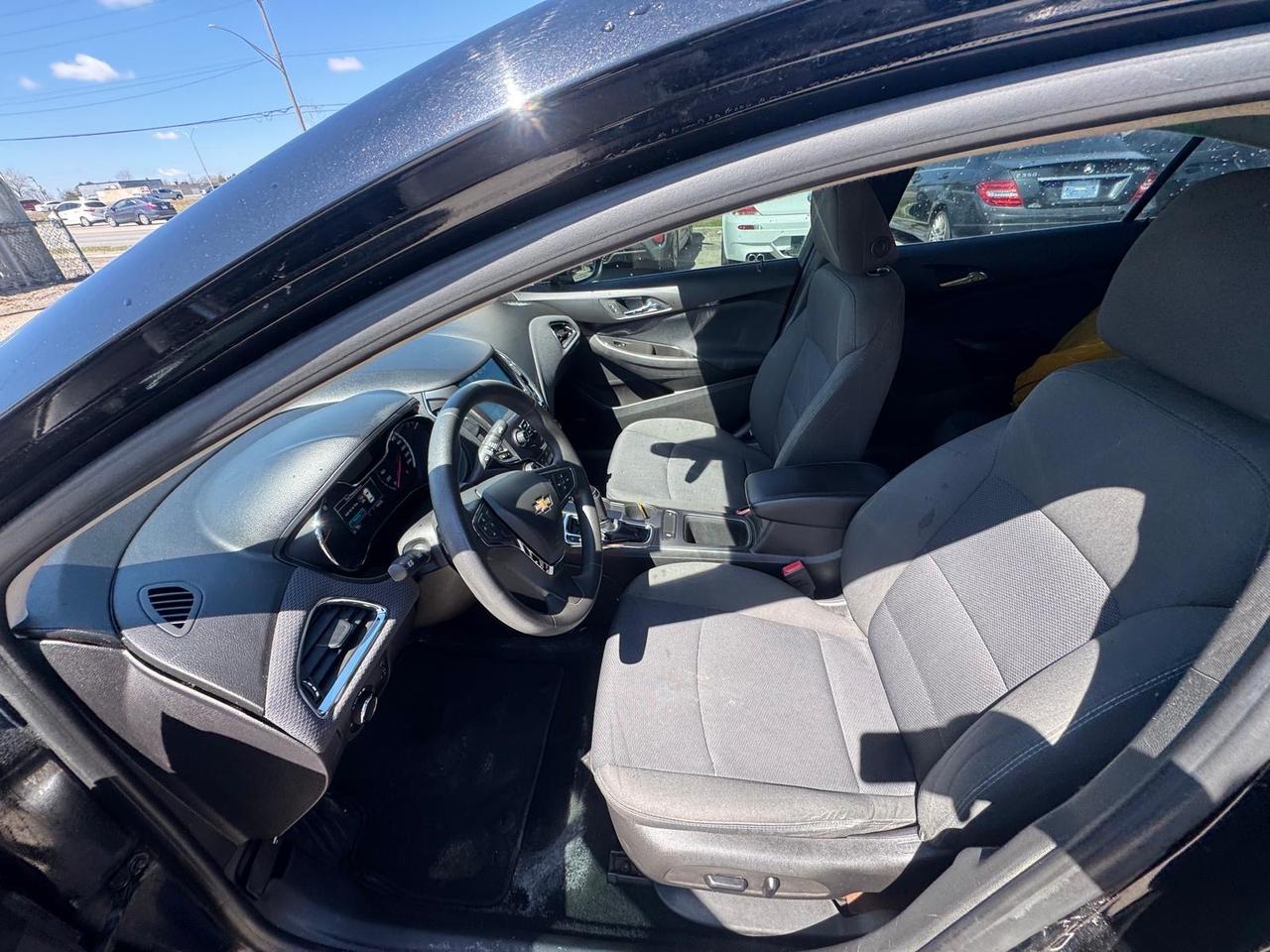 2016 Chevrolet Cruze LT, NO ACCIDENTS, DEALER SERVICED, 2 SETS WHEELS Photo
