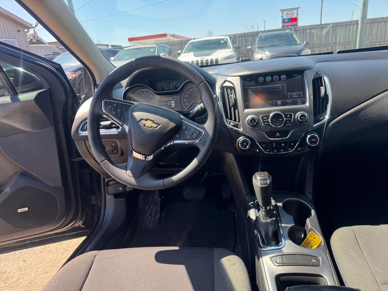 2016 Chevrolet Cruze LT, NO ACCIDENTS, DEALER SERVICED, 2 SETS WHEELS Photo