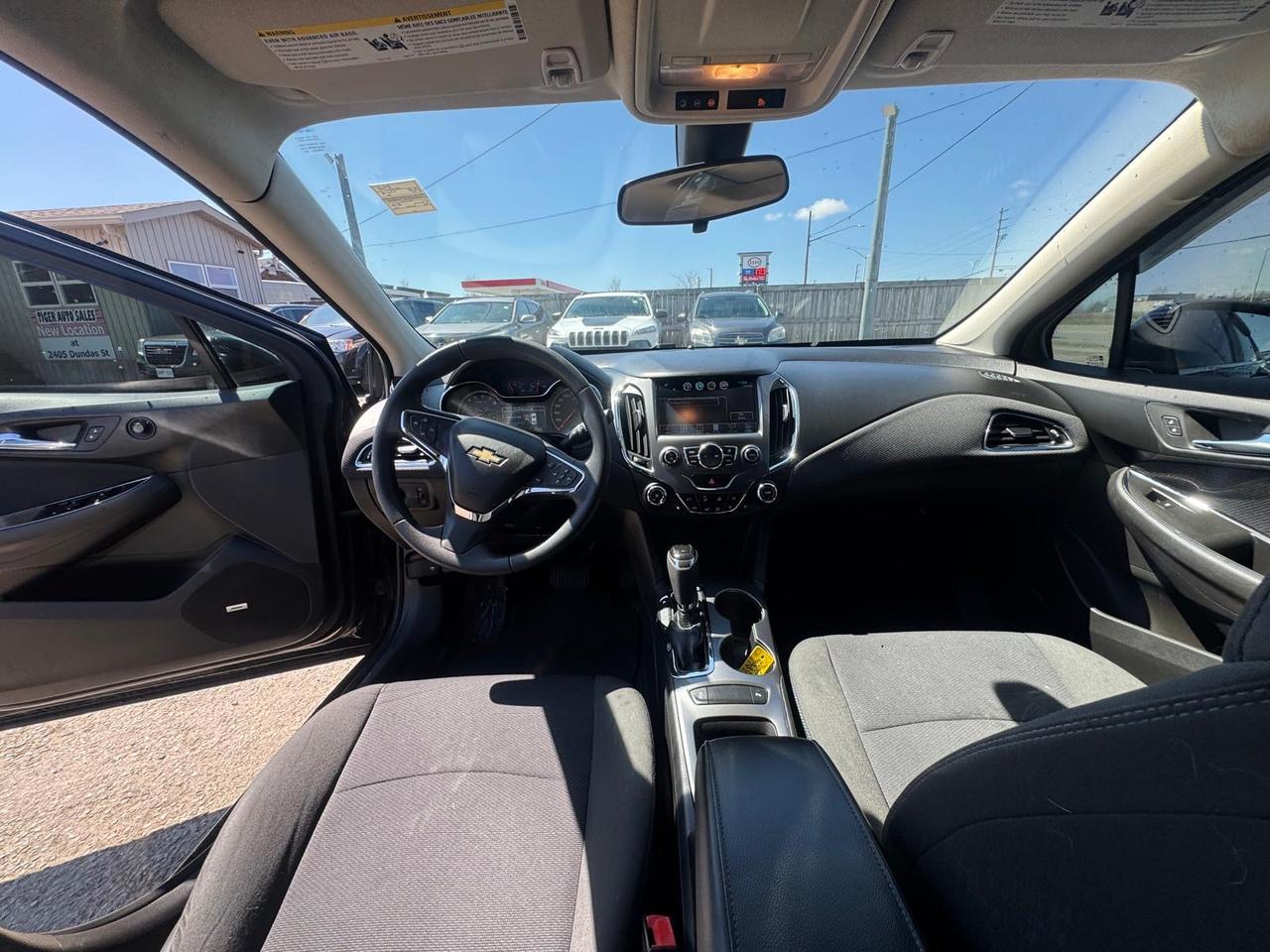 2016 Chevrolet Cruze LT, NO ACCIDENTS, DEALER SERVICED, 2 SETS WHEELS Photo