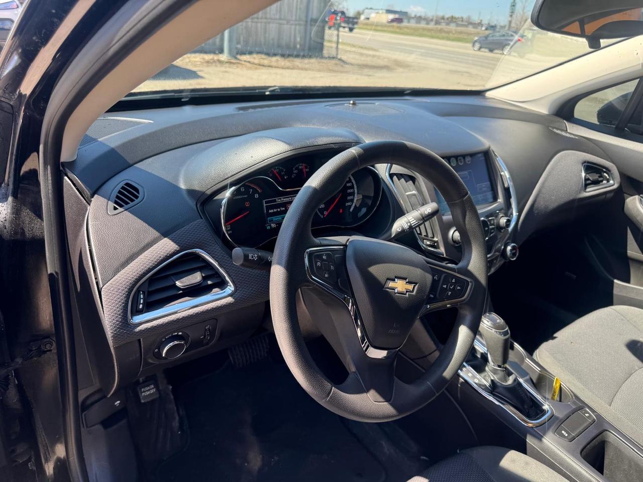 2016 Chevrolet Cruze LT, NO ACCIDENTS, DEALER SERVICED, 2 SETS WHEELS Photo