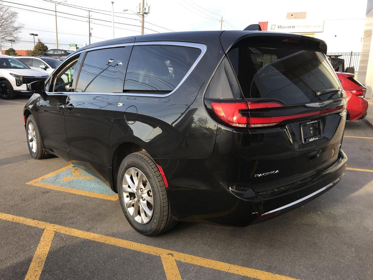2023 Chrysler Pacifica Touring L AWD Pkg.   Clean Carfax   No Accidents Photo