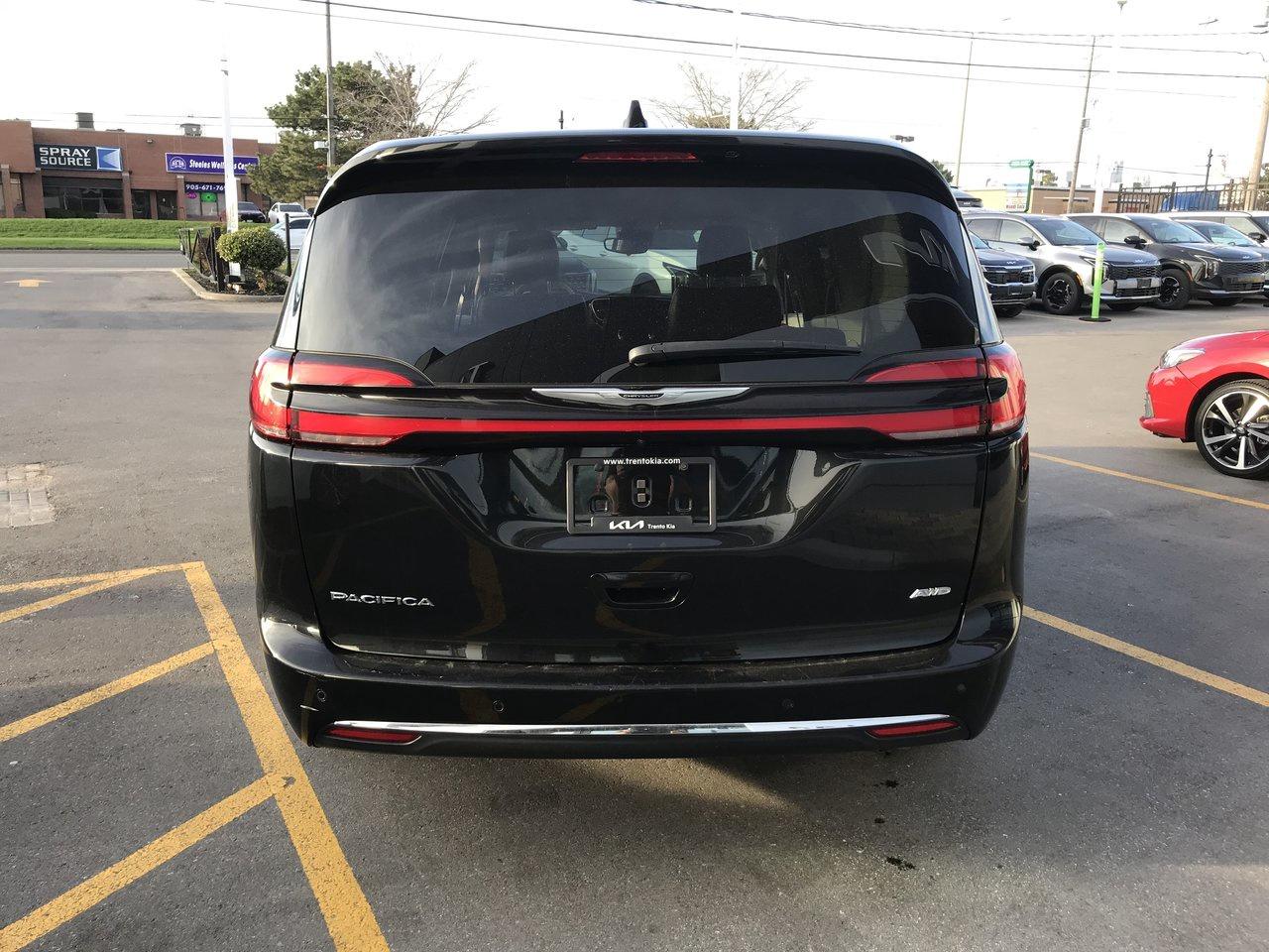 2023 Chrysler Pacifica Touring L AWD Pkg.   Clean Carfax   No Accidents Photo