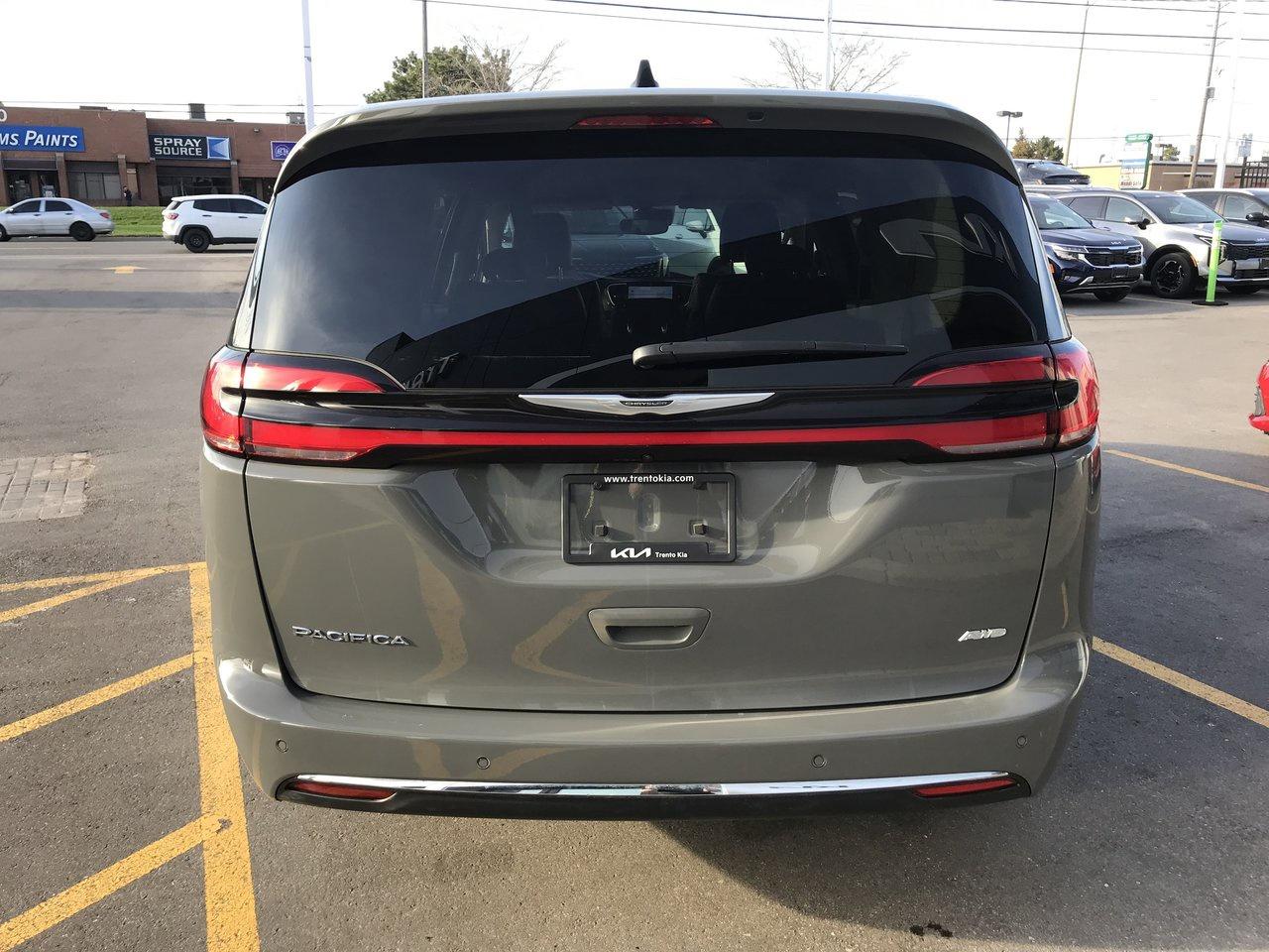 2023 Chrysler Pacifica Touring L AWD Pkg.   Clean Carfax   No Accidents Photo