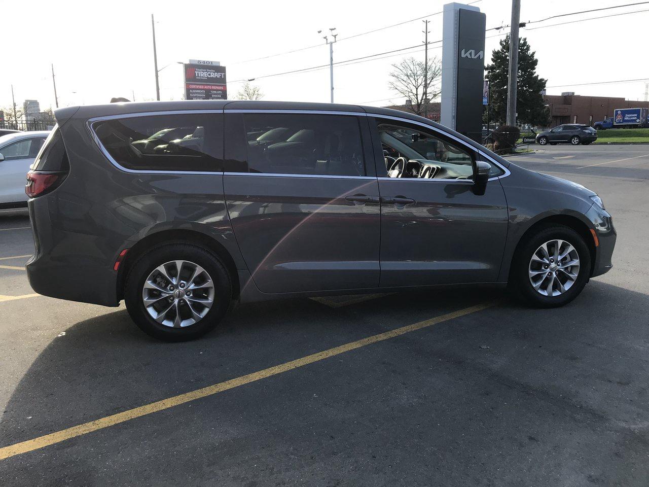 2023 Chrysler Pacifica Touring L AWD Pkg.   Clean Carfax   No Accidents Photo
