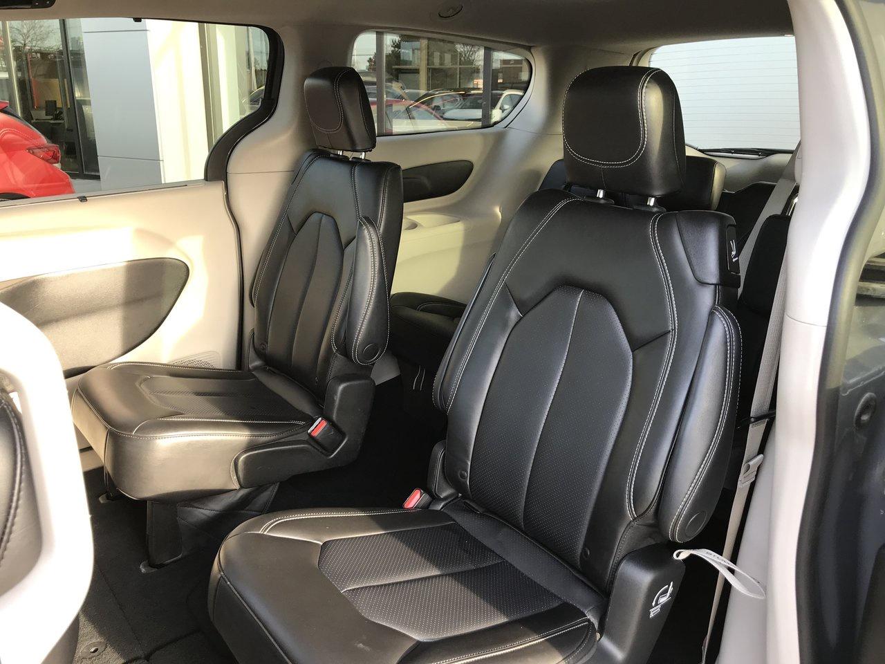 2023 Chrysler Pacifica Touring L AWD Pkg.   Clean Carfax   No Accidents Photo