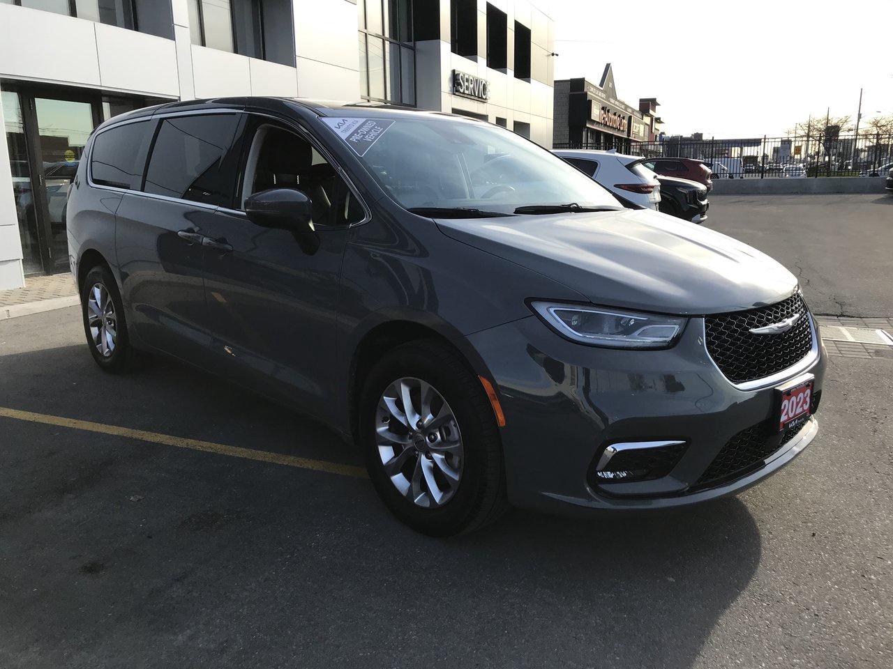 2023 Chrysler Pacifica Touring L AWD Pkg.   Clean Carfax   No Accidents Photo