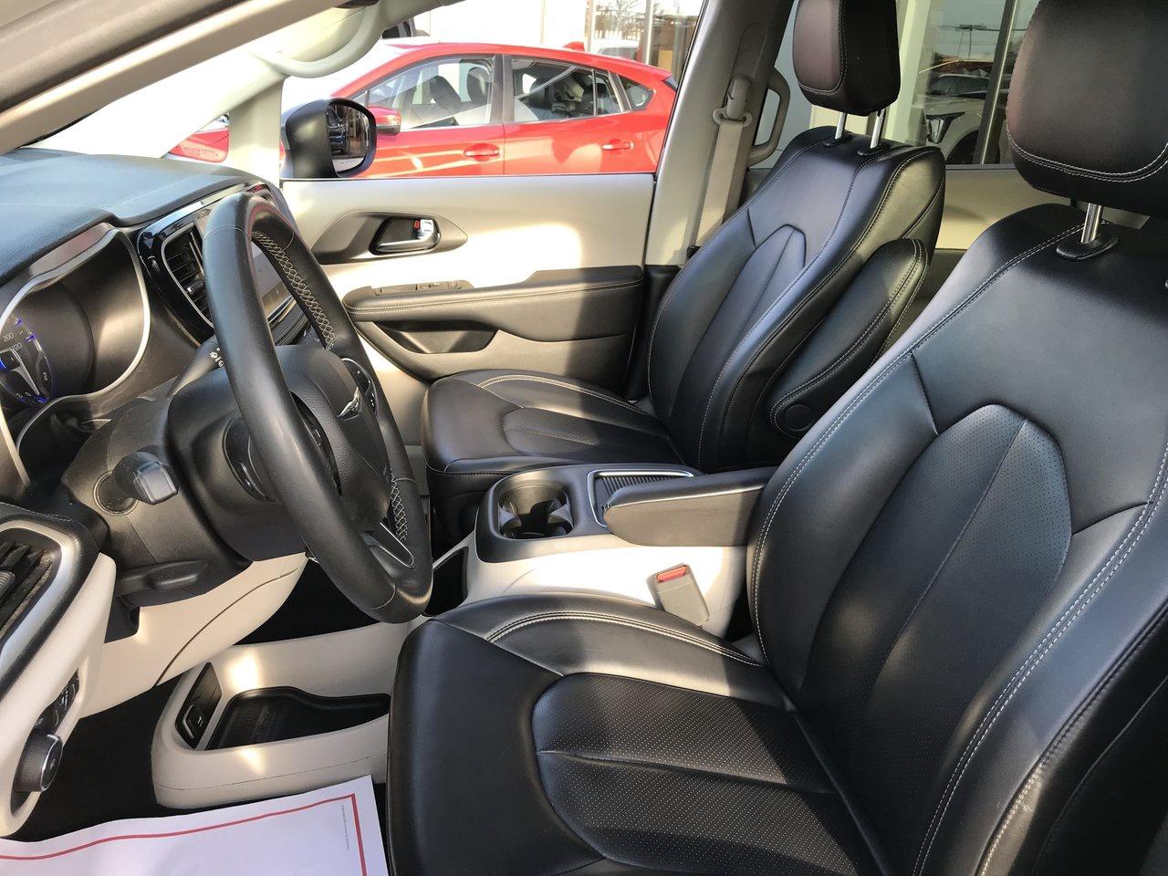 2023 Chrysler Pacifica Touring L AWD Pkg.   Clean Carfax   No Accidents Photo