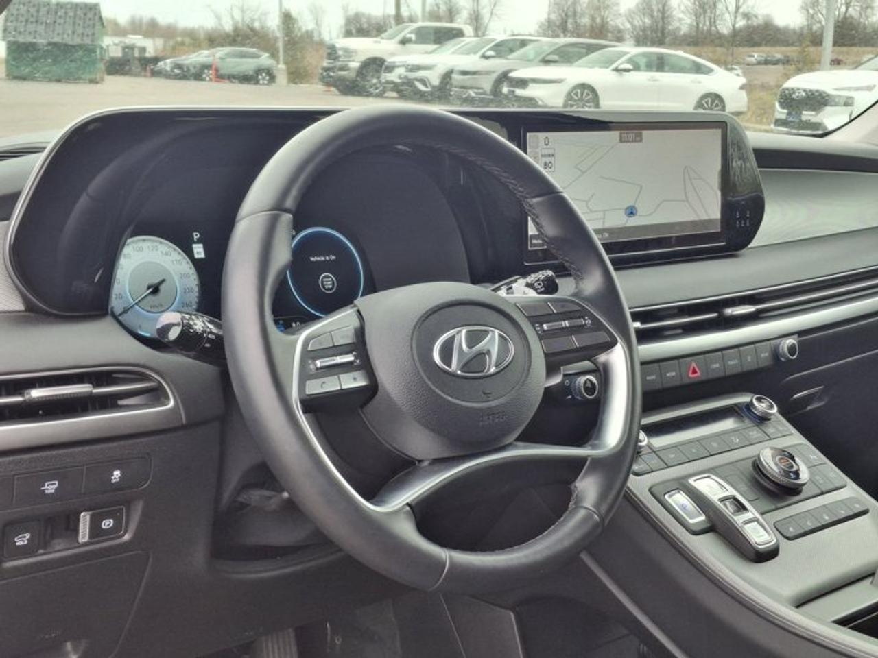 2025 Hyundai PALISADE Urban AWD | Leather | Sunroof | Cooled + Heated Seats | Heated Wheel | 360 Camera | Nav | and More ! Photo