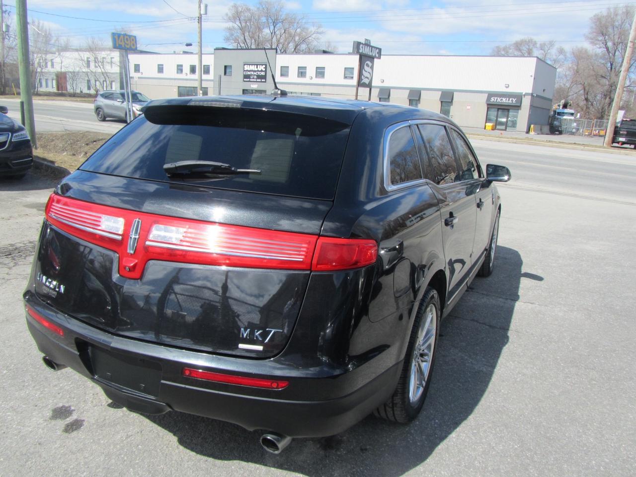 2013 Lincoln MKT 4dr Wgn 3.5L AWD EcoBoost Photo4