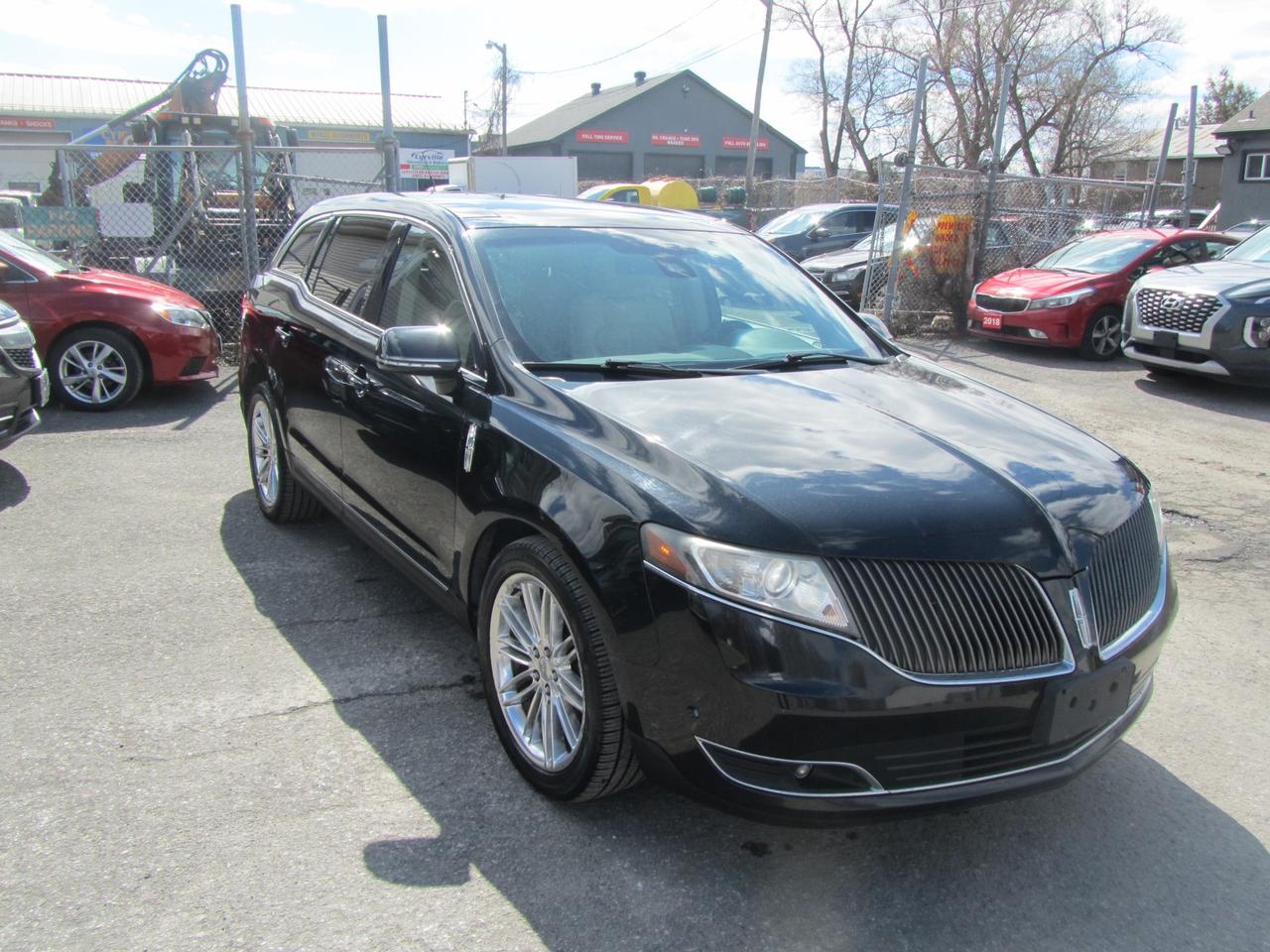 2013 Lincoln MKT 4dr Wgn 3.5L AWD EcoBoost Photo
