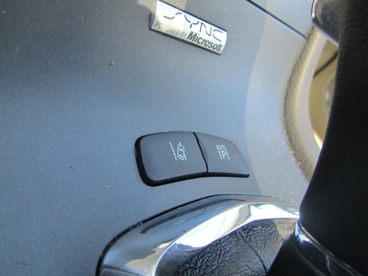 2013 Lincoln MKT 4dr Wgn 3.5L AWD EcoBoost Photo
