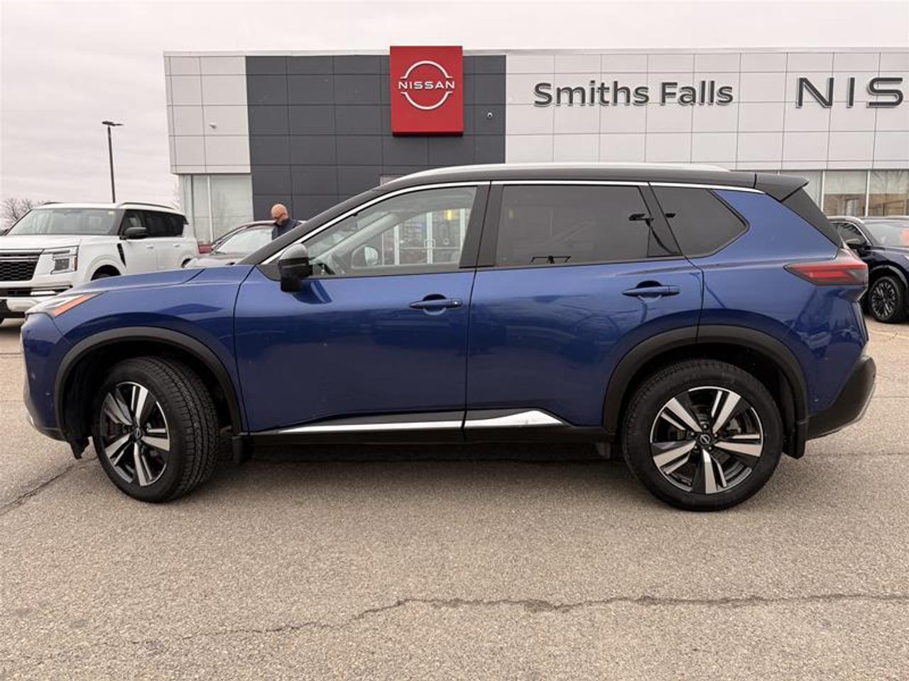 2022 Nissan Rogue Platinum CVT (2) Photo