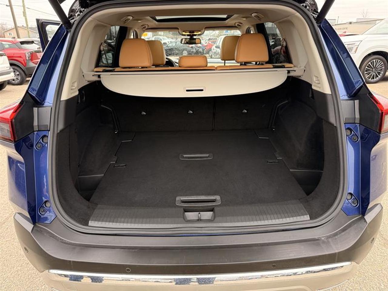 2022 Nissan Rogue Platinum CVT (2) Photo