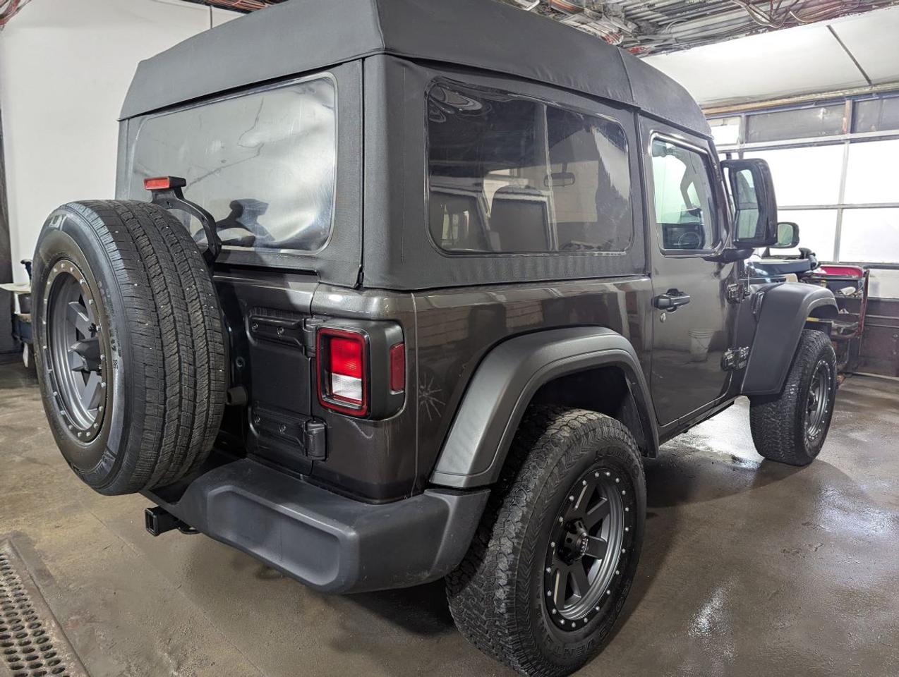 2021 Jeep Wrangler Sport with 3.6L V6 ENGINE/SOFT TOP ONLY!! Photo4