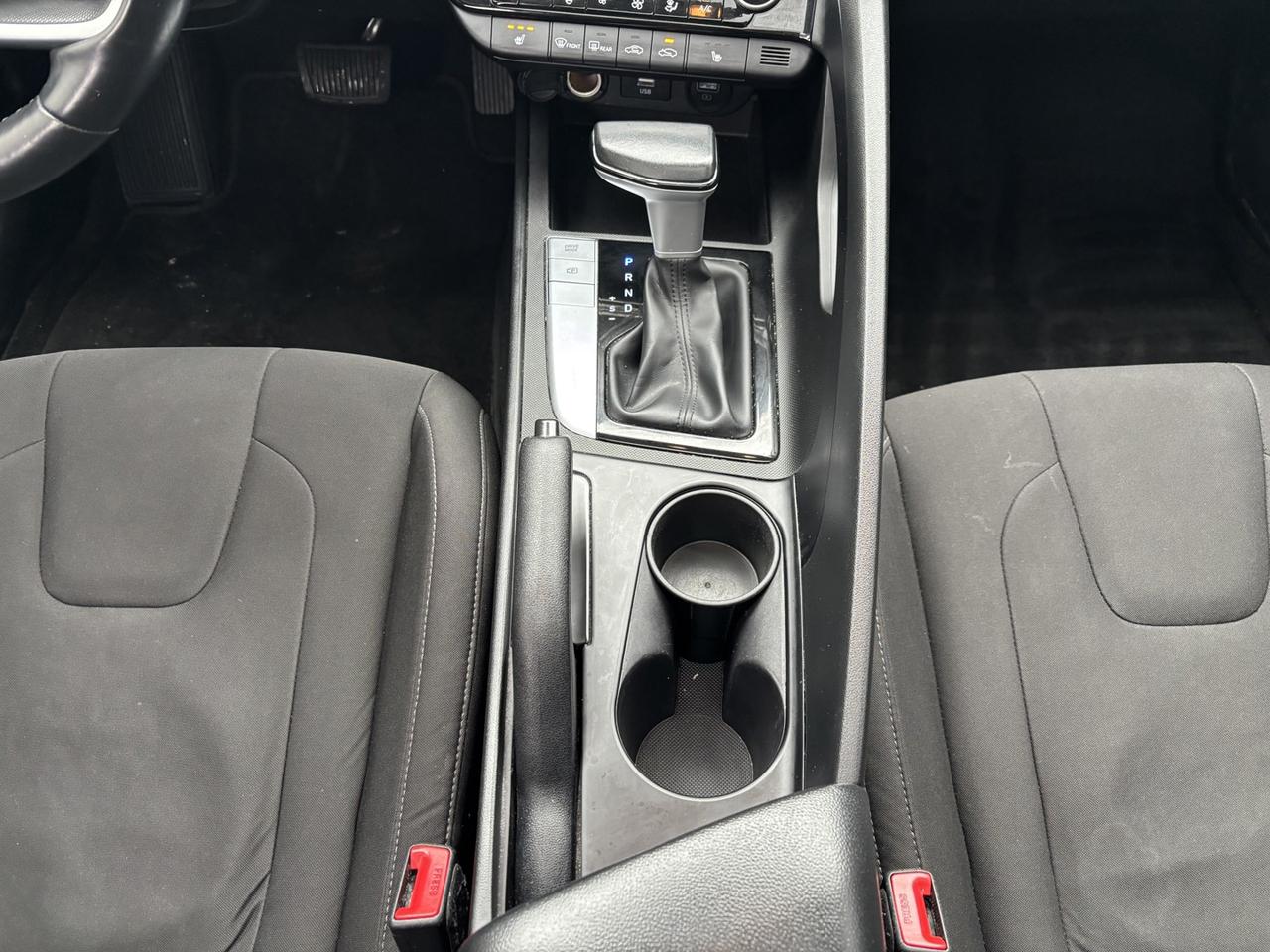 2022 Hyundai Elantra Preferred Photo