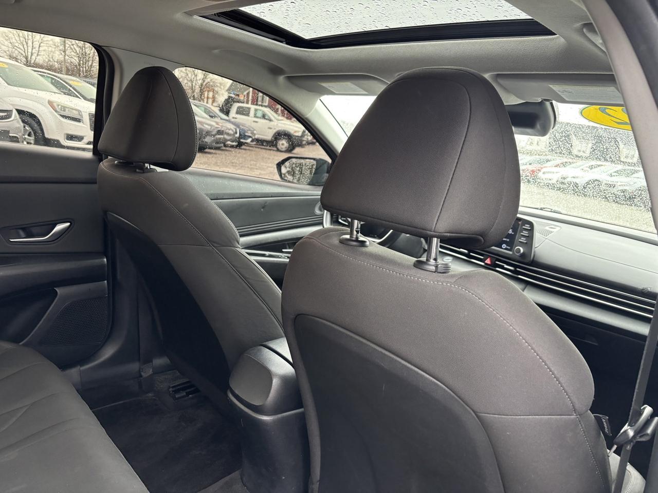 2022 Hyundai Elantra Preferred Photo