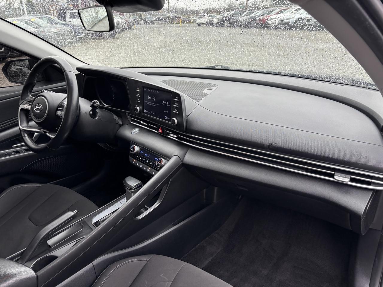 2022 Hyundai Elantra Preferred Photo