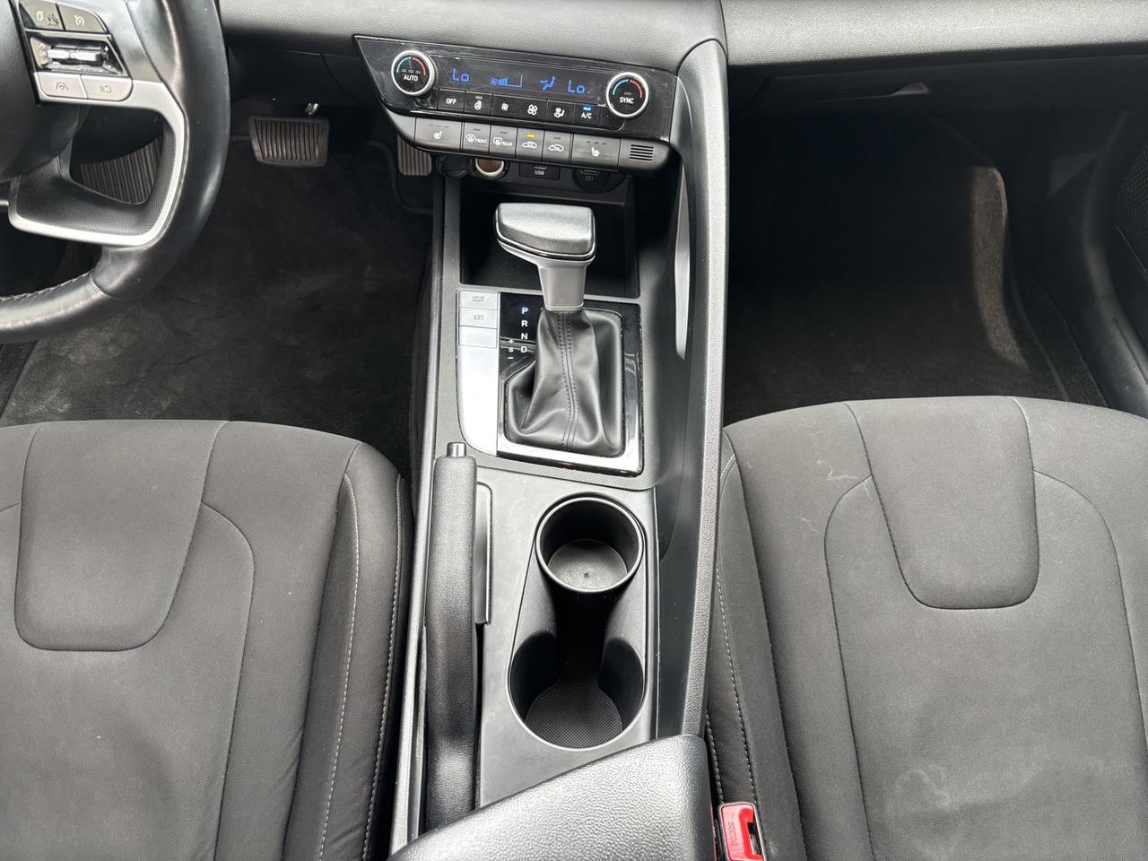 2022 Hyundai Elantra Preferred Photo
