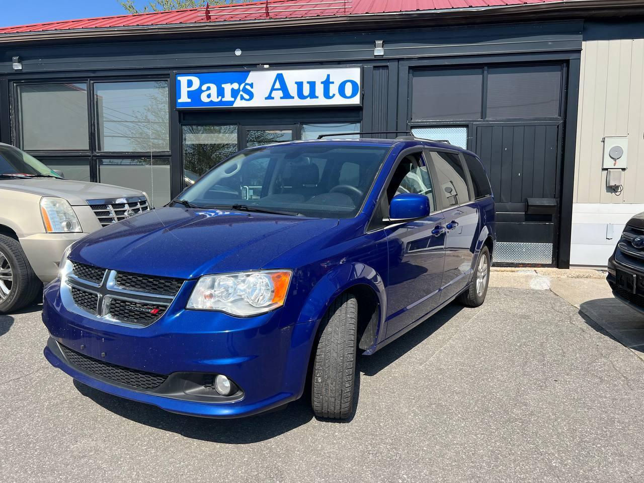 2018 Dodge Grand Caravan Crew Photo0