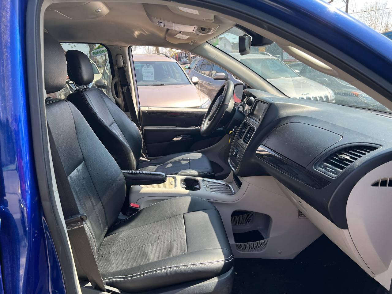 2018 Dodge Grand Caravan Crew Photo