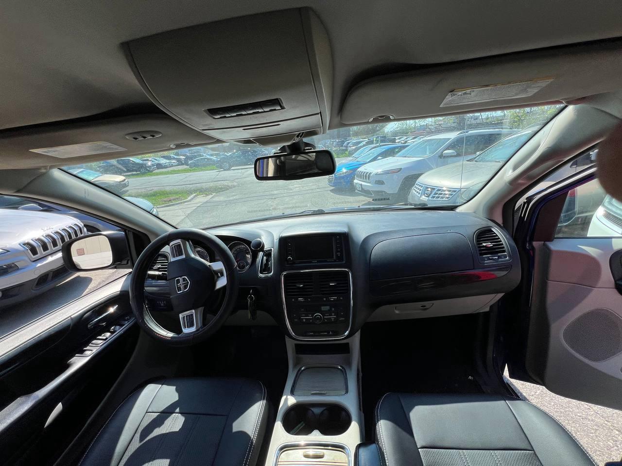 2018 Dodge Grand Caravan Crew Photo