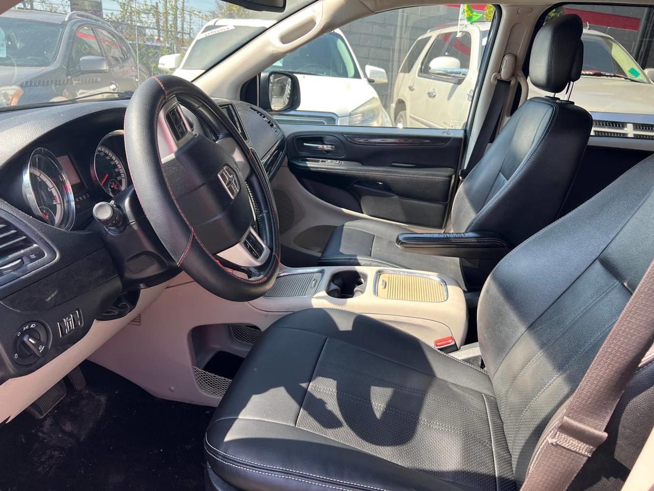 2018 Dodge Grand Caravan Crew Photo