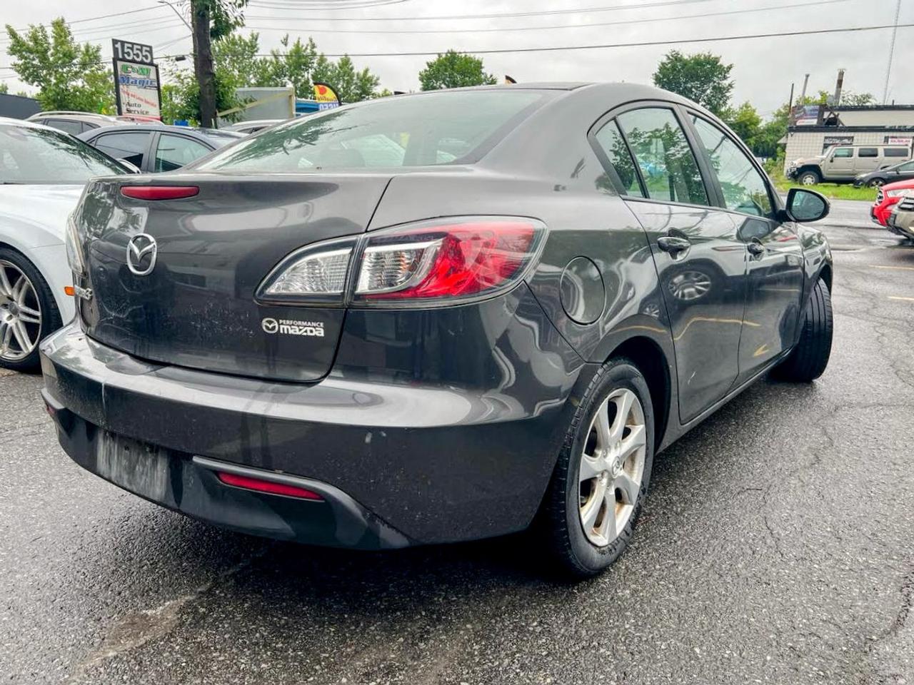 2011 Mazda MAZDA3 i Touring Photo2