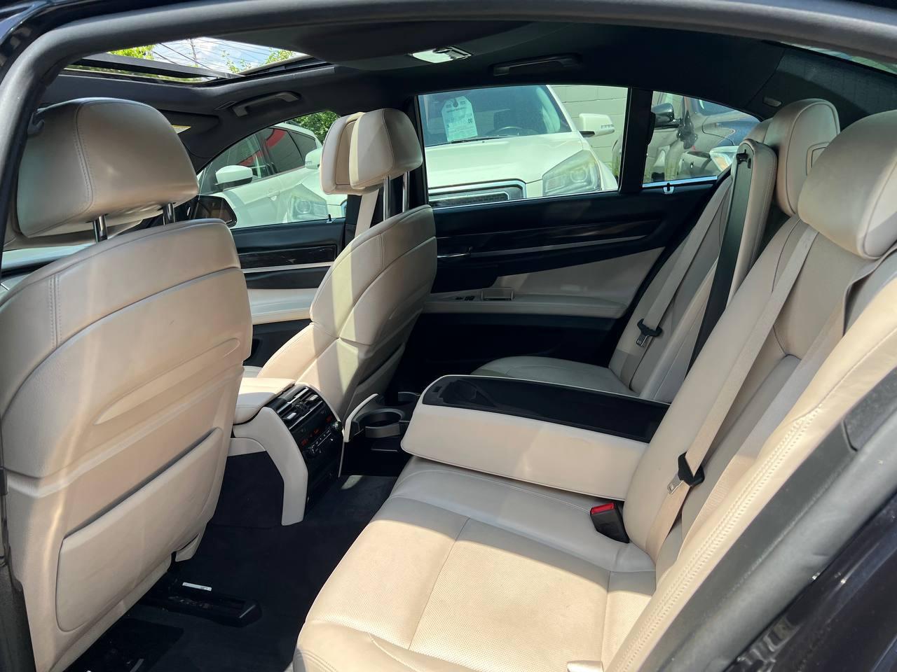 2012 BMW 7-Series 750i xDrive Photo