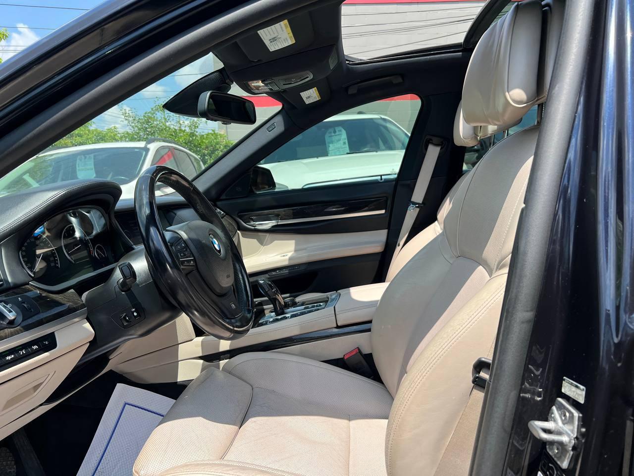 2012 BMW 7-Series 750i xDrive Photo